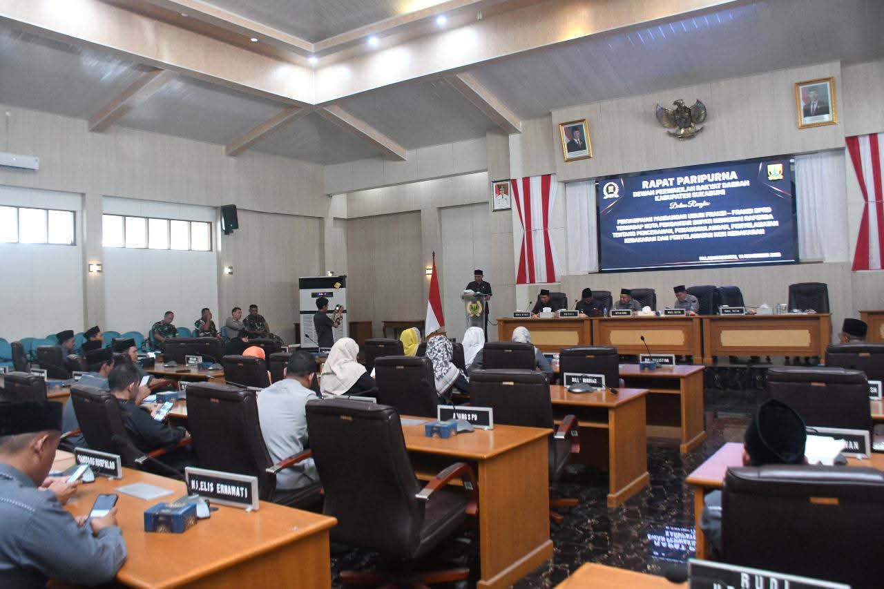 Paripurna DPRD Kabupaten Sukabumi dengan Agenda Penyampaian Pandangan Umum Fraksi Atas Nota Pengantar Bupati